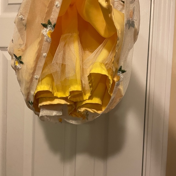 Cute🥰Yellow Tulle with Daisies🌼by Babyhug, Size 9-12 Months - Picture 2 of 4